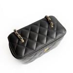 シャネル バニティケース キルティングラムスキン ゴールドボール金具